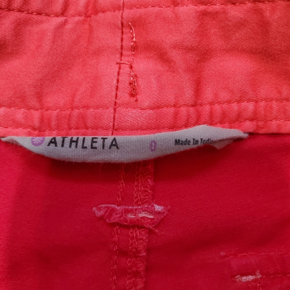 Athleta Coastal Cargo Roll Tab Shorts Red Cotton Blend Size 0 - Picture 3 of 10
